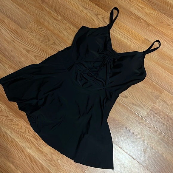 Skater Style Cutout Swim Suit - Picture 3 of 5